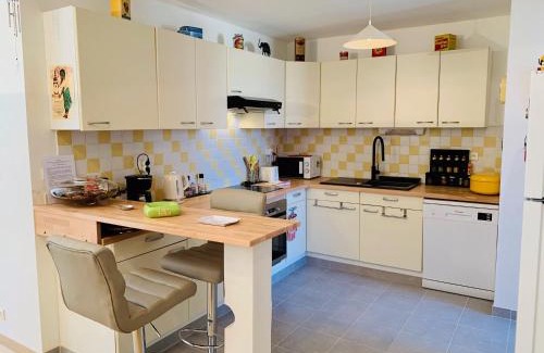 Beaune Apartment | Le Petit Blanc - Vue sur le Square des Lions