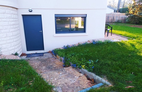Chazay-d'Azergues Apartment | Le Petit Castel, Charmant T2 Entre Lyon et Villefranche