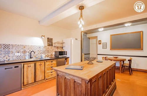 Chenay-le-Chatel House | Le Petit Chatel - CHENAY LE CHATEL