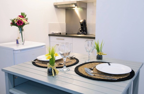 Laval Apartment | Le Pied-à-Terre - Wifi - Centre-ville