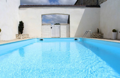 Saint-Sauveur-le-Vicomte House | Le Pont D'Albart lakeside cottage & pool near quiet uncrowded beaches