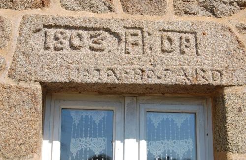 Saint-Etienne-en-Cogles Bed & Breakfast | Le Pont St Michel