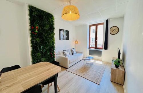 Bourgoin-Jallieu Apartment | Le République 2, Gare, Centre-Ville