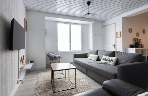 Bagneres-de-Bigorre Apartment | Le reflet des Pyrénées 6/8 people, close to town center and ski shuttles