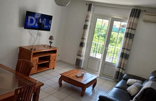 Sainte-Clotilde Centre Apartment | Le Relais de Saint-Denis