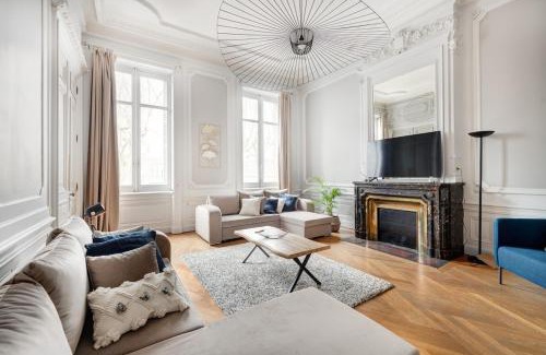 Moliere - Edgard Quinet Apartment | Le Rhône Haussmannien, Luxueux spacieux et raffiné au cœur de Lyon 6e vue Rhône