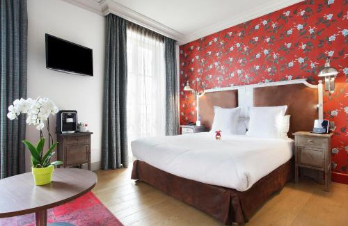 Hopital Saint-Louis Hotel | Le Robinet d'Or Paris Canal Saint Martin