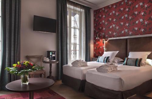 Hopital Saint-Louis Hotel | Le Robinet d'Or Paris Canal Saint Martin