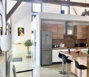 Veyrines-de-Domme Villa | Le séchoir à tabac et sa piscine Les temps des sources