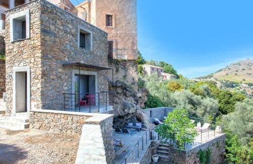 Moltifao Apartment | Le SAN PETRONE-TOUR EN PIERRE EN CENTRE CORSE ENTRE MER ET MONTAGNE