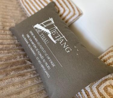 La Celle-sous-Gouzon Apartment | Le Santorin T2 climatisé parking piscine