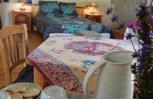 Le Monteil-au-Vicomte Bed & Breakfast | Le Shamballa