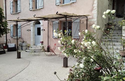 Coursegoules Apartment | Le studio côté chapelle