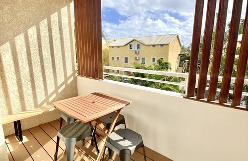 Etang Sale Les Bains Apartment | Le ti tansalé, studio 5 minutes from the black beach