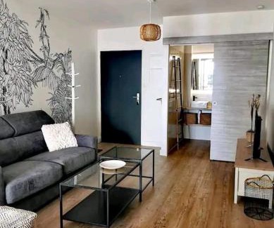 Saint-Denis Apartment | Le Topaze - T2 proche CHU