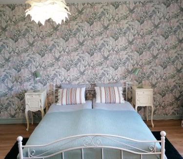 Beaulieu-sur-Sonnette Bed & Breakfast | Le Verger du Paradis