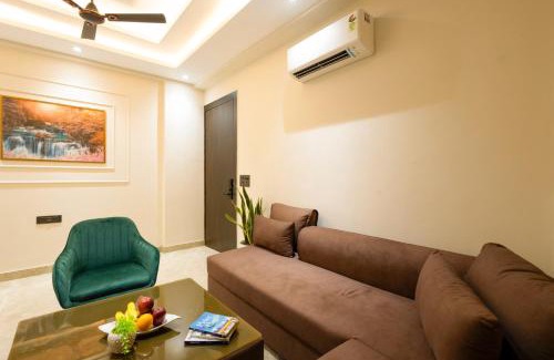 Udyog Vihar Hotel | Leaf 9 Grand, Near Udyog vihar and Yashobhoomi