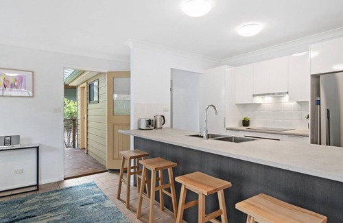Copacabana House | LEAFY FAMILY BEACH RETREAT | Accom Holidays