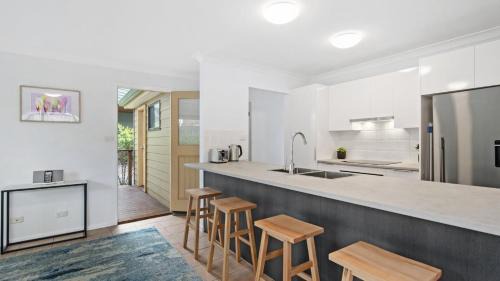 Copacabana House | Leafy Family Beach Retreat Accom Holidays
