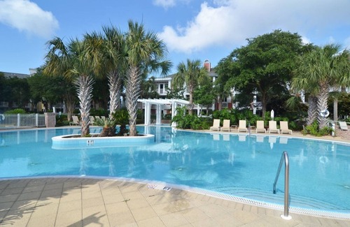 Baytowne Wharf Apartment | Leah’s Sunset Dreams Studio