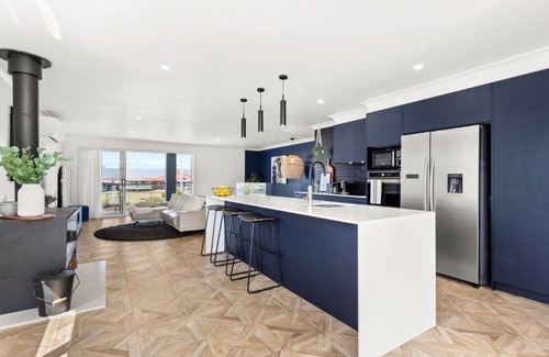 Harrington House | Leave the big smoke behind & head up the coast for relaxed, warm, beach-side