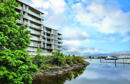 Inner Harbour Resort | Leave your worries at the door!
