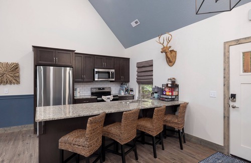 Hollister Cabin | Ledgerock Cabin – Elegant 3BR Retreat in Tall Timbers Resort