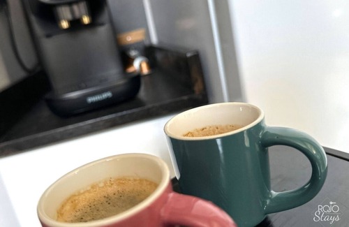 Leeds House | Leeds City | 3BR + Parking. Comfortable home for contractors and longer stays