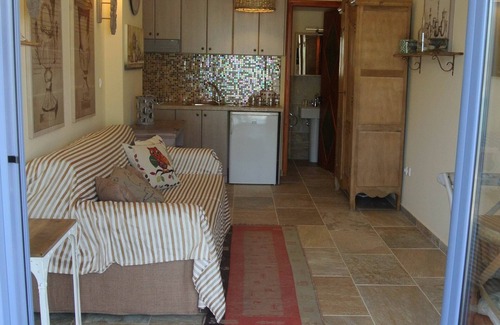 Geni Apartment | Lefkada Nydri Geni. For 2pers. Nice studio apartment in quiet residence.