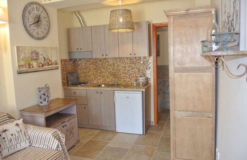 Geni Apartment | Lefkada Nydri Geni. For 2pers. Nice studio apartment in quiet residence.