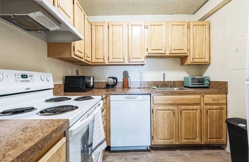 Richmond Apartment | Legacy at Imperial Village 105 I 1 Bed 1 Bath