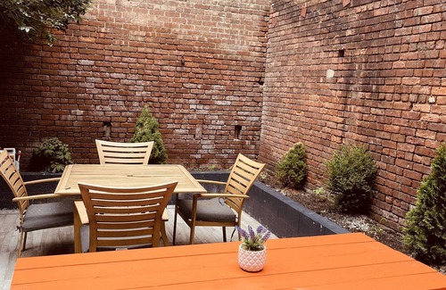 Historic Downtown House | Legal historic home 7 min train to NYC with yard