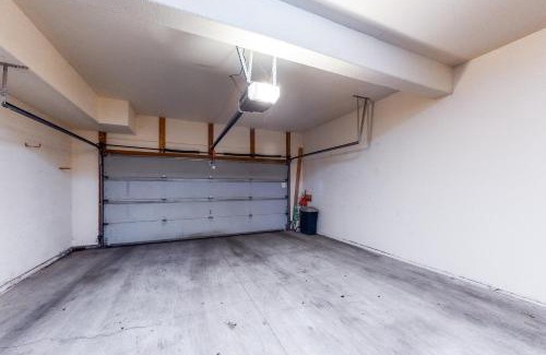 Elkhorn Village Apartment | Legends Hideout