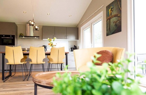Lageweg Ski Chalet | ✓ Leijhoeve at Parc de IJsselhoeve ✓ Holiday home for 6 persons ✓ Located in Nieuwerkerk aan den IJssel (Zuid-Holland) ✓ Holiday park next to the IJssel ✓ Book directly through the park