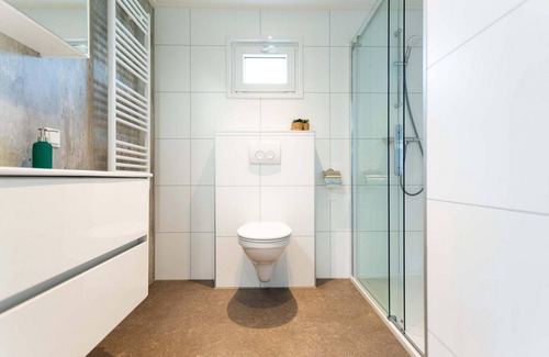 Lageweg Ski Chalet | ✓ Leijhoeve at Parc de IJsselhoeve ✓ Holiday home for 6 persons ✓ Located in Nieuwerkerk aan den IJssel (Zuid-Holland) ✓ Holiday park next to the IJssel ✓ Book directly through the park