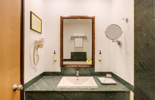 Industrial Area Phase I Hotel | Lemon Tree Hotel, Chandigarh