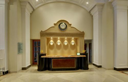 Ahmedabad City Centre Hotel | Lemon Tree Premier “The Atrium” Ahmedabad