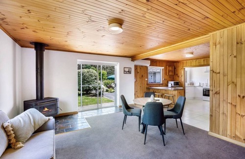 Police Point Apartment | Lemonade by the Beach: Serene Huon Valley Retreat with Water Views