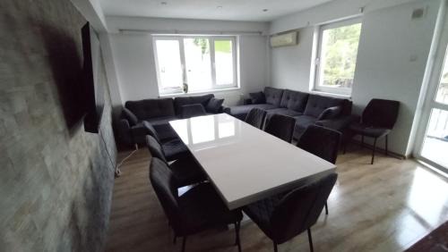 Bucharest Apartment | Lemonhouse