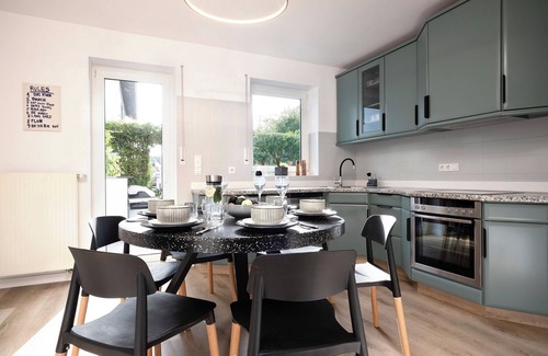 Sundern House | LenHaus - Holiday home in the countryside with fireplace & garden, ideal for families & hikers