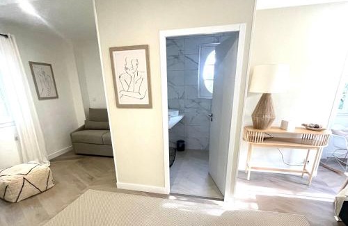 Saint-Mesmin Bed & Breakfast | LES 15 CHENES Chambres d hôtes, parc arboré de 5000 m2 à 20KM du PUYDUFOU Une suite familiale et 3 chambres doubles