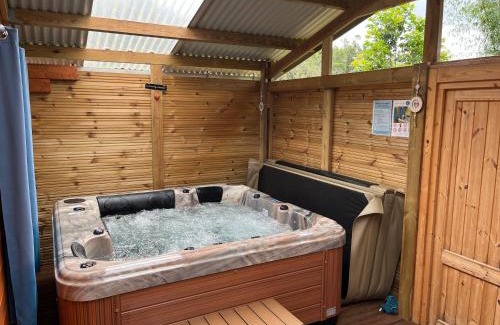 Saint-Denis Cabin | Les Chalets de Marie 974- Jacuzzi SPA privatif dans le chalet , sans vis à vis , vue mer