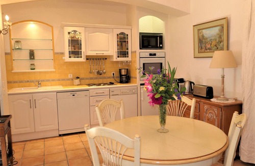 Vence Apartment | Les Citronniers apartment with charm, infinity pool and panoramic sea view