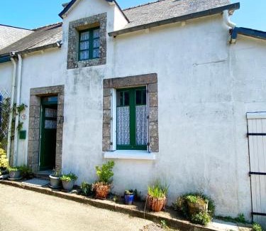 Saint-Gilles-du-Vieux-Marche House | Les Hortensias à ST GILLES VIEUX MARCHE WIFI NETFLIX CALME
