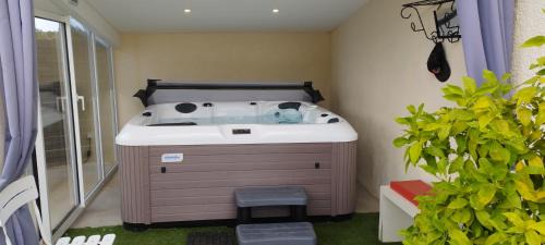 Piolenc House | Les Garrigues de l'Oluké - Spa privatif, Piscine, Tennis