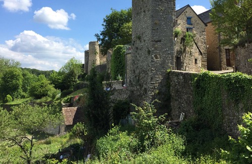 Sainte-Suzanne-and-Chammes Bed & Breakfast | Les Jardins Suspendus du Ravelin