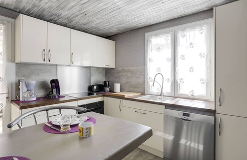 Piolenc Cottage | LES LAVANDES, comfortable, air-conditioned, swimming pool reserved for guests