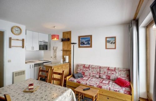 Les Bruyeres Apartment | Les Menuires - 2 pièces cabine, 4 pers, ski aux pieds, parking, balcon - FR-1-178-345