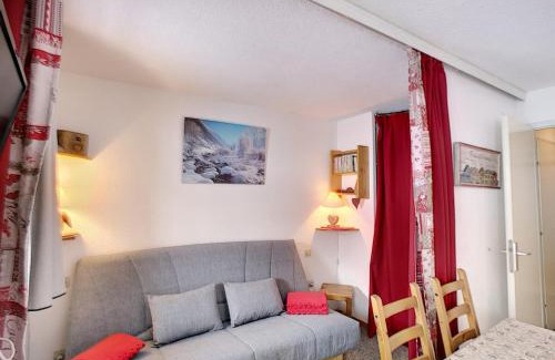 Les Bruyeres Apartment | Les Menuires - 2 pièces cabine, 4 pers, ski aux pieds, parking, balcon - FR-1-178-345