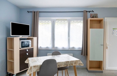 Lesperon Apartment | 'Les Pins - Domaine Des Landes' with Shared Pool, Private Covered Terrace and Shared Garden